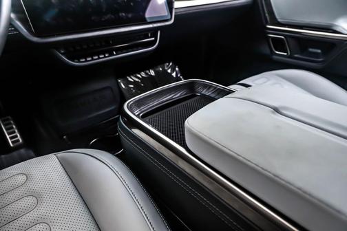 2023 Rivian R1S Adventure