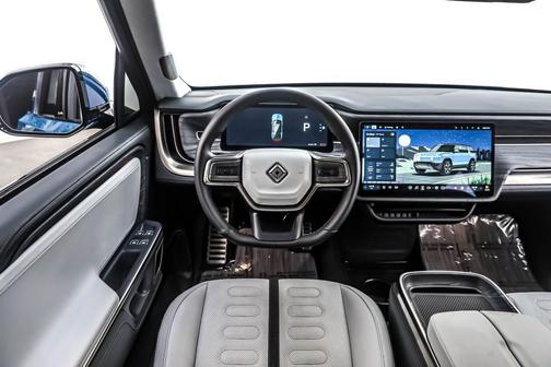 2023 Rivian R1S Adventure