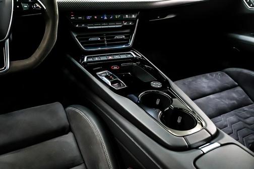 2024 Audi e-tron GT Premium Plus quattro