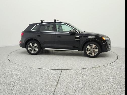 Mythos Black Metallic 2023 Audi Q5 40 Premium Plus