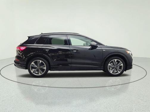 Mythos Black Metallic 2024 Audi Q4 e-tron Premium Plus 55 quattro