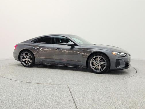 Daytona Gray Pearl Effect 2024 Audi e-tron GT Premium Plus quattro