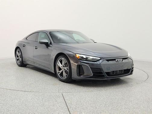 Daytona Gray Pearl Effect 2024 Audi e-tron GT Premium Plus quattro