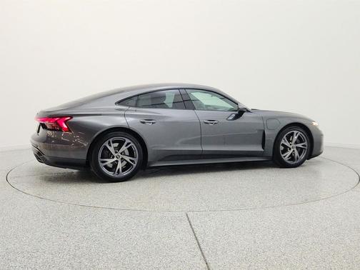 Daytona Gray Pearl Effect 2024 Audi e-tron GT Premium Plus quattro