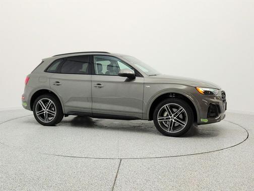 Chronos Gray Metallic 2023 Audi Q5 55 S line Premium Plus