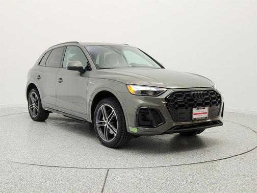 Chronos Gray Metallic 2023 Audi Q5 55 S line Premium Plus