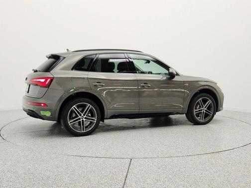 Chronos Gray Metallic 2023 Audi Q5 55 S line Premium Plus