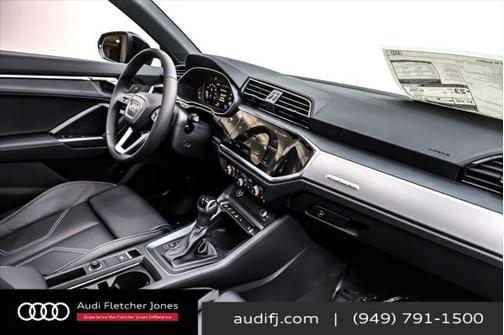 2025 Audi Q3 Premium 45 TFSI S line quattro Tiptronic
