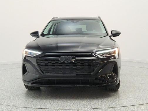 Mythos Black Metallic 2024 Audi Q8 e-tron Premium Plus