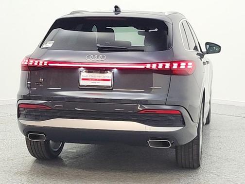 Tambora Gray Metallic 2026 Audi Q5 Premium Plus TFSI quattro S tronic