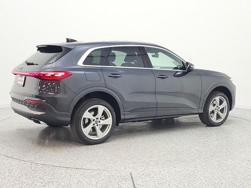 Tambora Gray Metallic 2026 Audi Q5 Premium Plus TFSI quattro S tronic