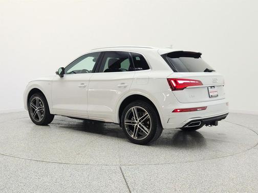 Glacier White Metallic 2025 Audi Q5 55 S line Premium