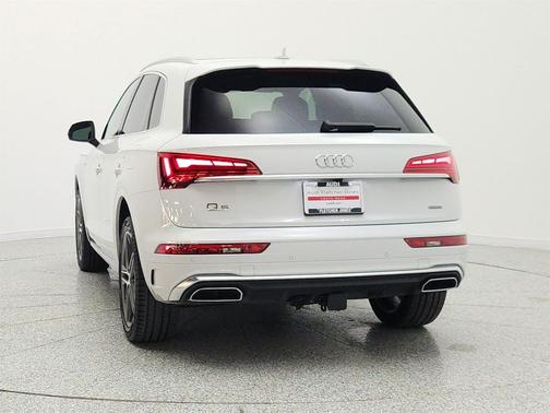 Glacier White Metallic 2025 Audi Q5 55 S line Premium