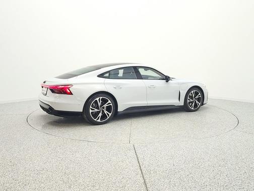 Suzuka Gray Metallic 2024 Audi e-tron GT Prestige quattro