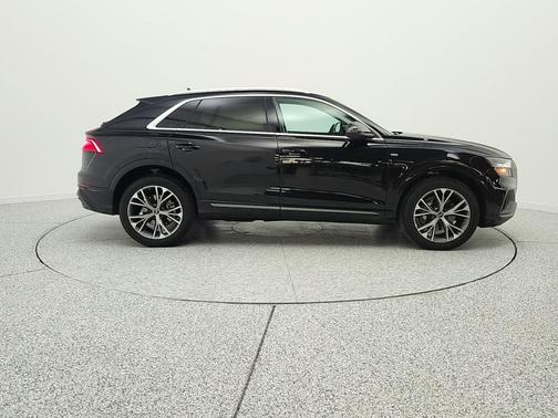 Mythos Black Metallic 2023 Audi Q8 55 Premium Plus