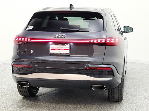 Tambora Gray Metallic 2026 Audi Q5 Premium Plus TFSI quattro S tronic