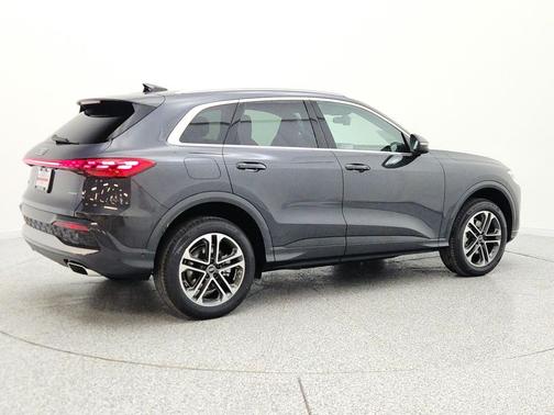 Tambora Gray Metallic 2026 Audi Q5 Premium Plus TFSI quattro S tronic