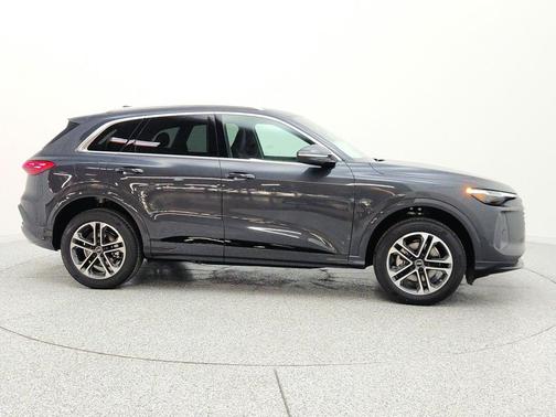 Tambora Gray Metallic 2026 Audi Q5 Premium Plus TFSI quattro S tronic
