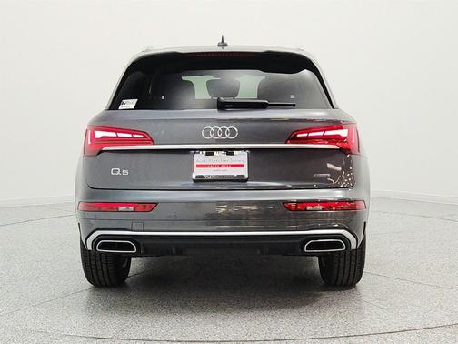 Daytona Gray Pearl Effect 2024 Audi Q5 45 S line Premium