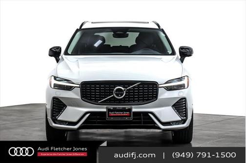 2024 Volvo XC60 B5 Plus Dark Theme