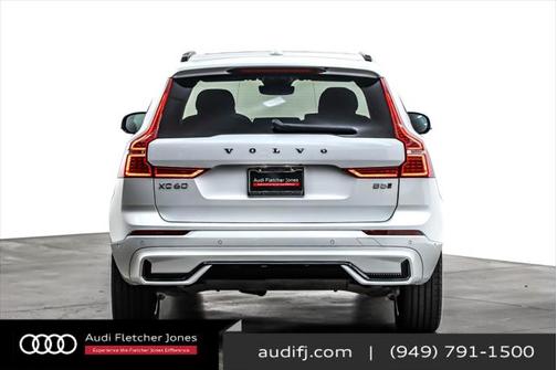2024 Volvo XC60 B5 Plus Dark Theme