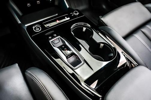 2025 Audi Q6 e-tron Premium Plus quattro