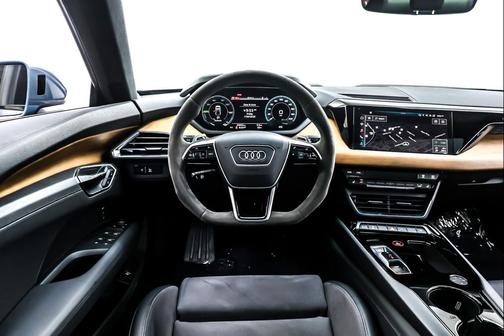 2023 Audi e-tron GT Premium Plus quattro