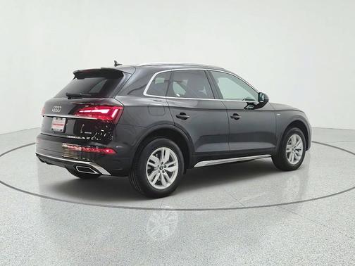 Mythos Black Metallic 2023 Audi Q5 45 S line Premium