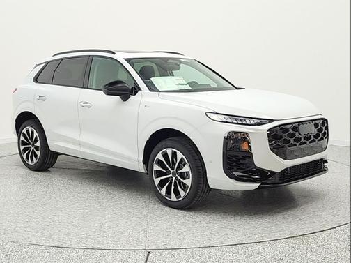 Glacier White Metallic 2026 Audi Q3 TFSI quattro S tronic
