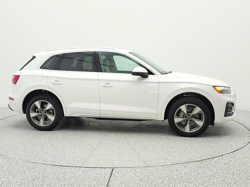 Ibis White 2023 Audi Q5 40 Premium