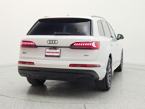Glacier White Metallic 2022 Audi Q7 45 Premium Plus