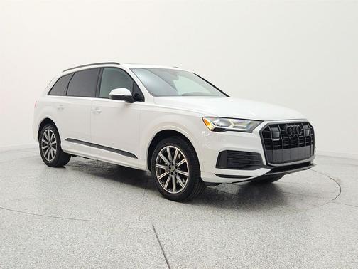 Glacier White Metallic 2022 Audi Q7 45 Premium Plus