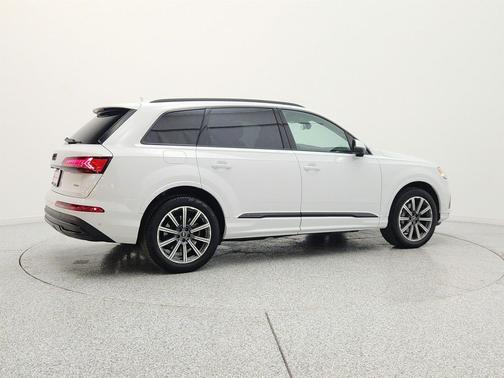 Glacier White Metallic 2022 Audi Q7 45 Premium Plus