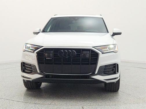Glacier White Metallic 2022 Audi Q7 45 Premium Plus