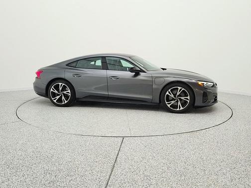 Daytona Gray Pearl Effect 2022 Audi e-tron GT Premium Plus