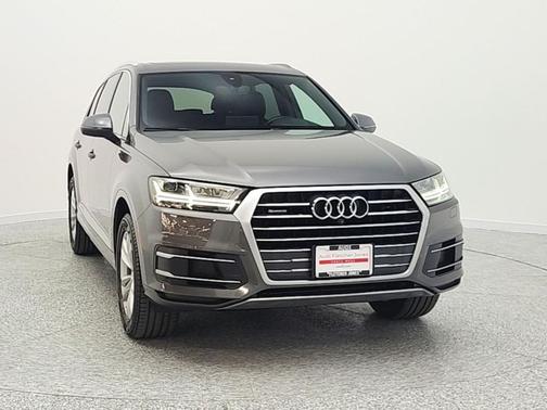 Samurai Gray Metallic 2019 Audi Q7 45 Premium