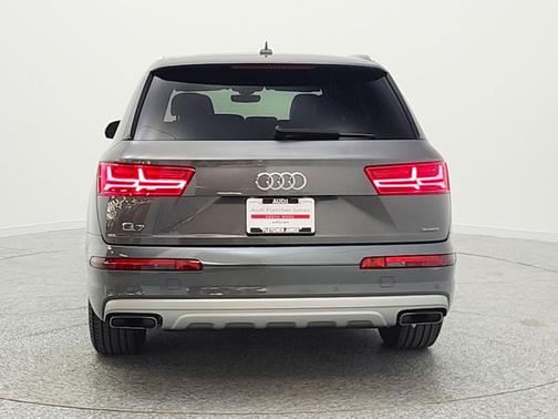Samurai Gray Metallic 2019 Audi Q7 45 Premium