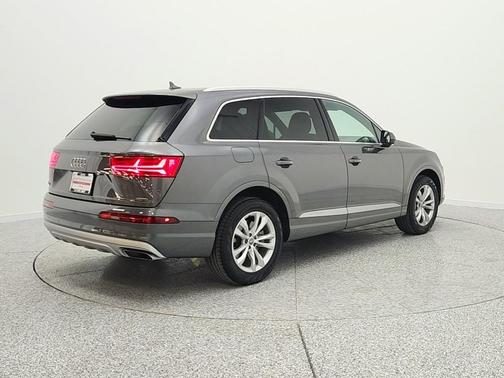 Samurai Gray Metallic 2019 Audi Q7 45 Premium