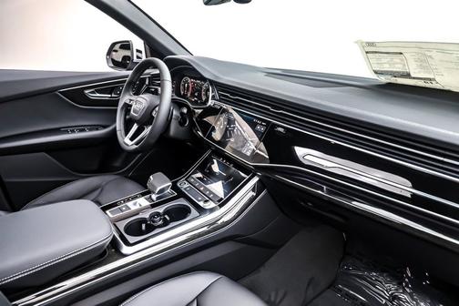 2025 Audi Q8 55 Premium