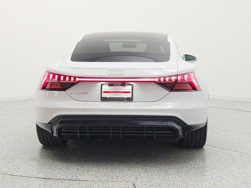 Suzuka Gray Metallic 2023 Audi e-tron GT Premium Plus quattro