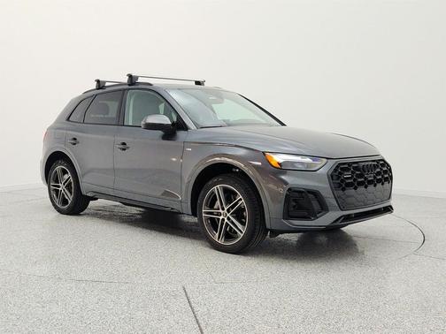 Daytona Gray Pearl Effect 2023 Audi Q5 55 S line Premium Plus