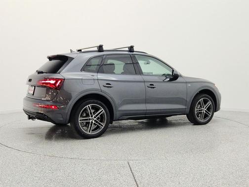 Daytona Gray Pearl Effect 2023 Audi Q5 55 S line Premium Plus