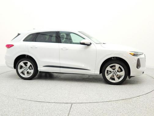Glacier White Metallic 2026 Audi Q5 Premium Plus TFSI quattro S tronic