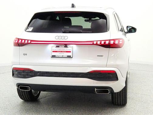 Glacier White Metallic 2026 Audi Q5 Premium Plus TFSI quattro S tronic