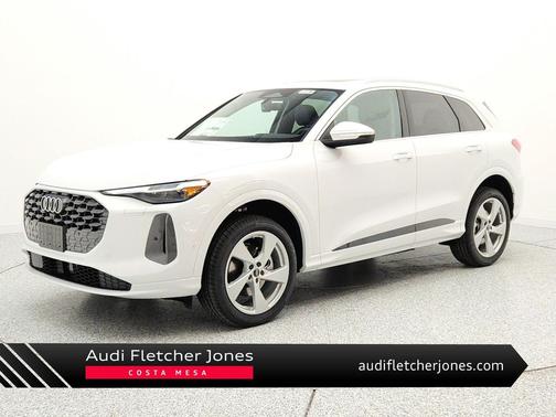 Glacier White Metallic 2026 Audi Q5 Premium Plus TFSI quattro S tronic