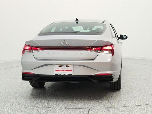 Shimmering Silver Pearl 2021 Hyundai ELANTRA SEL