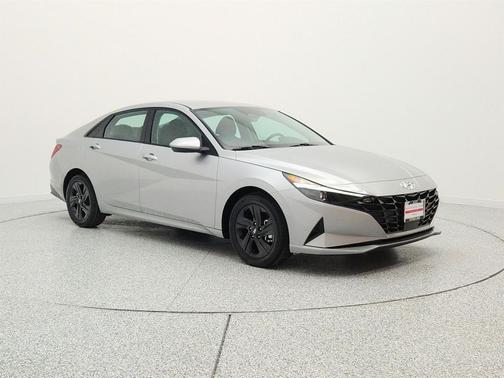 Shimmering Silver Pearl 2021 Hyundai ELANTRA SEL