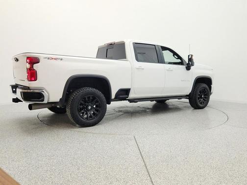 Summit White 2022 Chevrolet Silverado 2500 LT