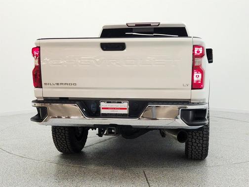 Summit White 2022 Chevrolet Silverado 2500 LT