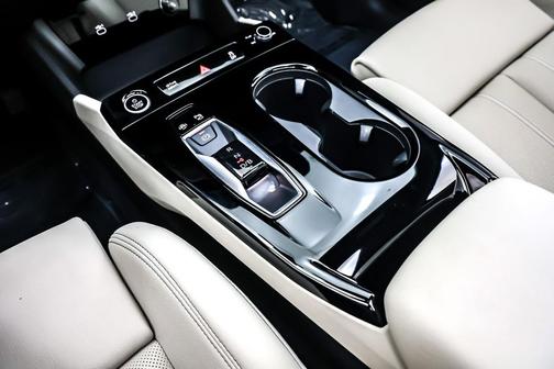 2025 Audi Q6 e-tron Premium Plus quattro